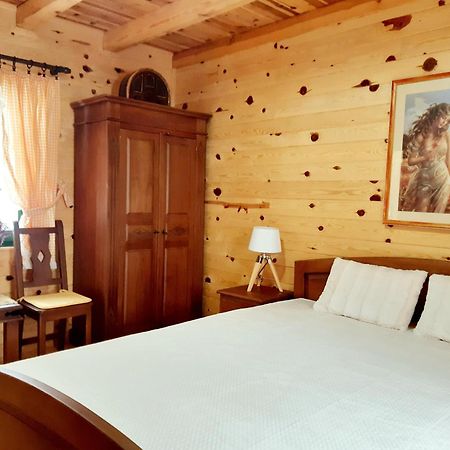 El Paso City, Zlatibor - Unique Wooden Cottages, Treehouse, Wild West Rooms, Accommodation 1-6 People エクステリア 写真