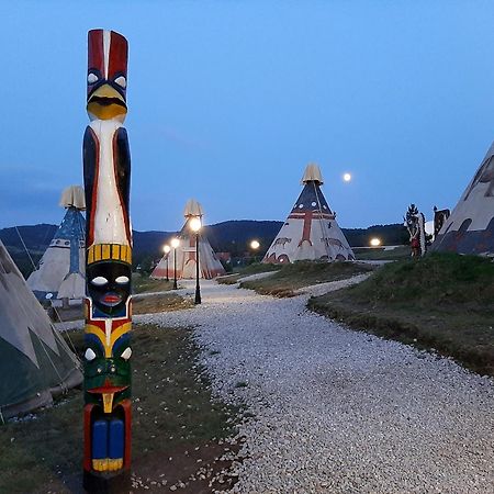 El Paso City, Zlatibor - Unique Wooden Cottages, Treehouse, Wild West Rooms, Accommodation 1-6 People エクステリア 写真