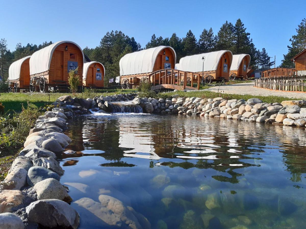 El Paso City, Zlatibor - Unique Wooden Cottages, Treehouse, Wild West Rooms, Accommodation 1-6 People エクステリア 写真