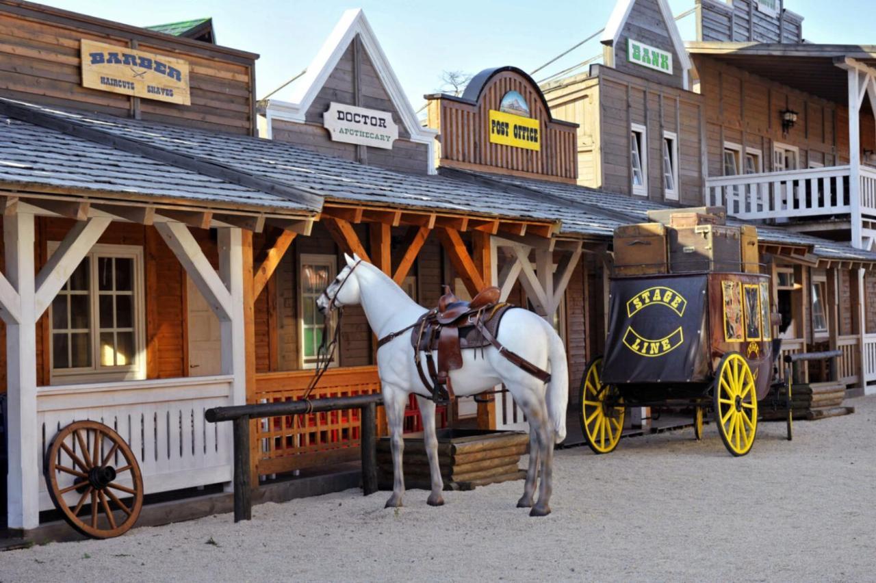 El Paso City, Zlatibor - Unique Wooden Cottages, Treehouse, Wild West Rooms, Accommodation 1-6 People エクステリア 写真