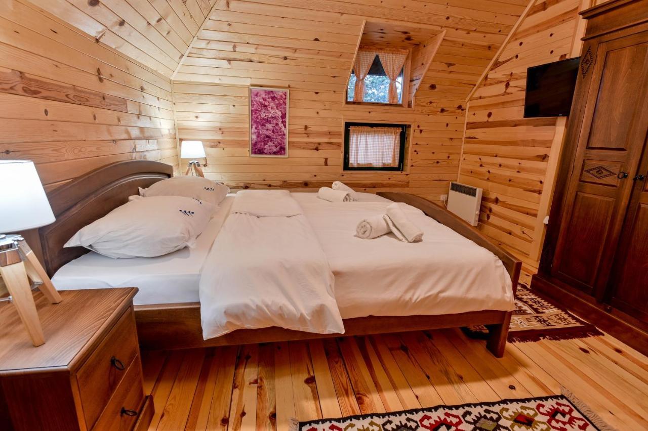 El Paso City, Zlatibor - Unique Wooden Cottages, Treehouse, Wild West Rooms, Accommodation 1-6 People エクステリア 写真