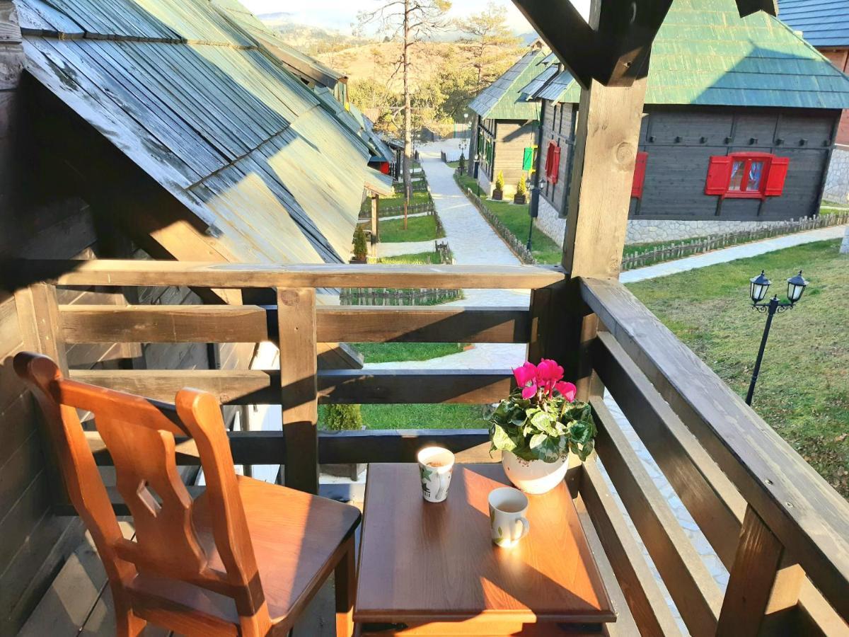 El Paso City, Zlatibor - Unique Wooden Cottages, Treehouse, Wild West Rooms, Accommodation 1-6 People エクステリア 写真
