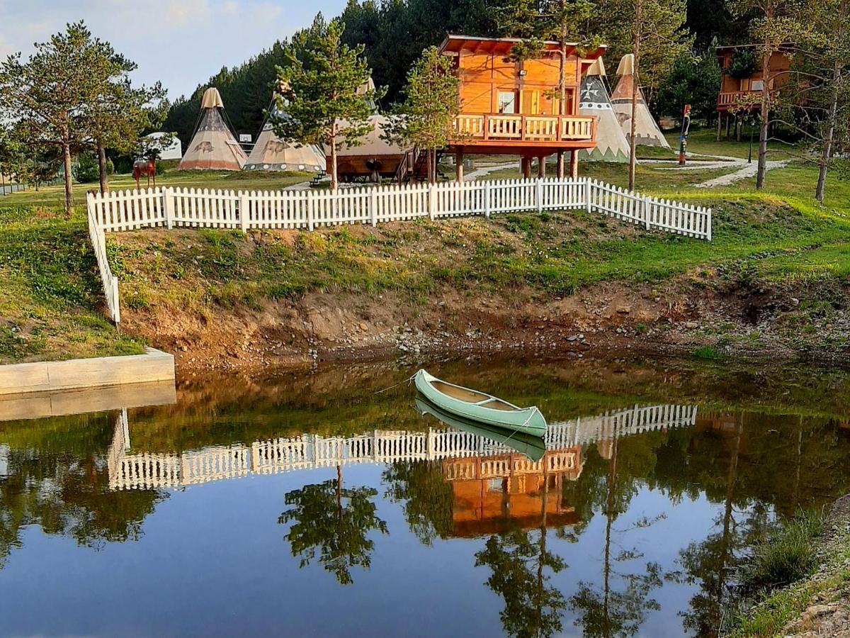 El Paso City, Zlatibor - Unique Wooden Cottages, Treehouse, Wild West Rooms, Accommodation 1-6 People エクステリア 写真