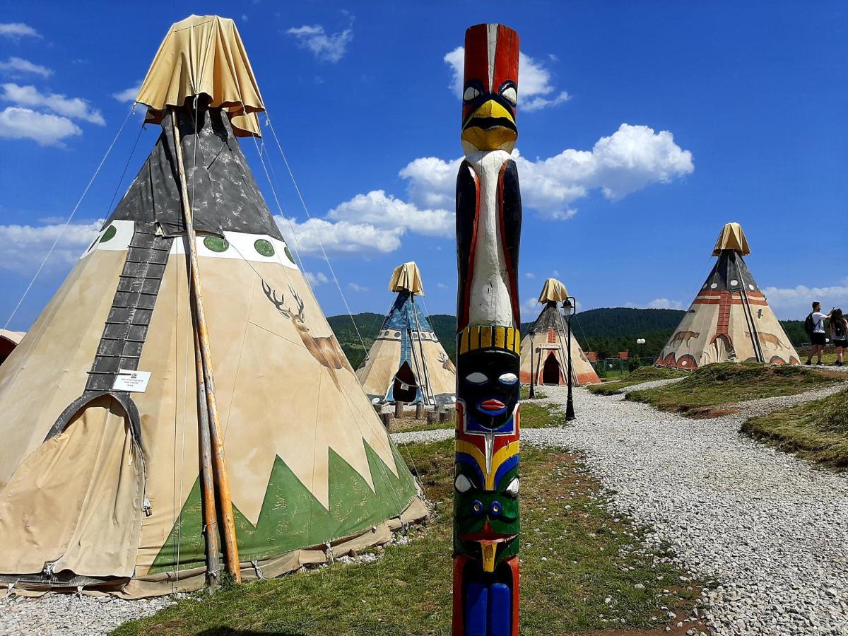 El Paso City, Zlatibor - Unique Wooden Cottages, Treehouse, Wild West Rooms, Accommodation 1-6 People エクステリア 写真