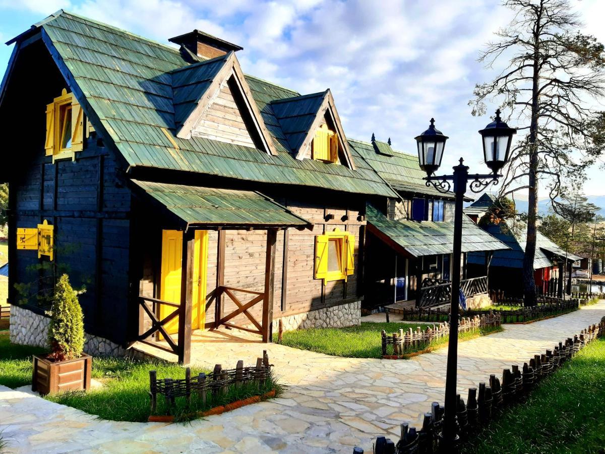El Paso City, Zlatibor - Unique Wooden Cottages, Treehouse, Wild West Rooms, Accommodation 1-6 People エクステリア 写真