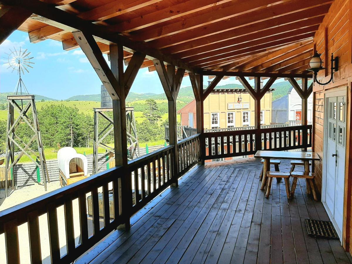 El Paso City, Zlatibor - Unique Wooden Cottages, Treehouse, Wild West Rooms, Accommodation 1-6 People エクステリア 写真