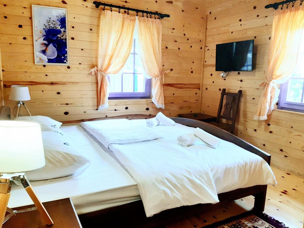 El Paso City, Zlatibor - Unique Wooden Cottages, Treehouse, Wild West Rooms, Accommodation 1-6 People エクステリア 写真