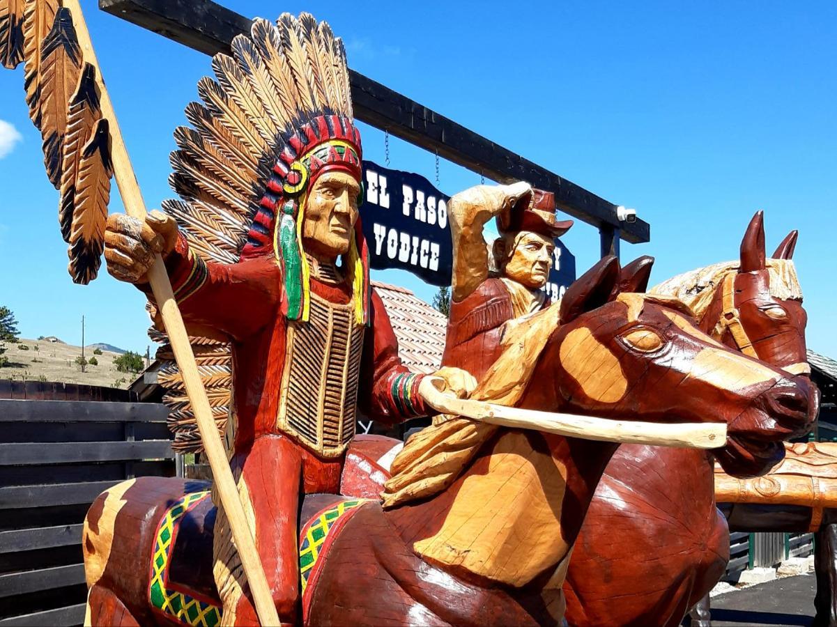 El Paso City, Zlatibor - Unique Wooden Cottages, Treehouse, Wild West Rooms, Accommodation 1-6 People エクステリア 写真