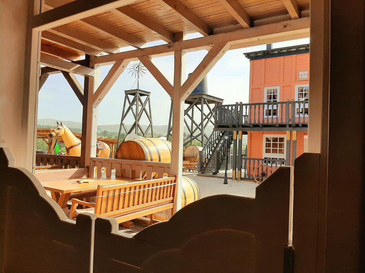 El Paso City, Zlatibor - Unique Wooden Cottages, Treehouse, Wild West Rooms, Accommodation 1-6 People エクステリア 写真