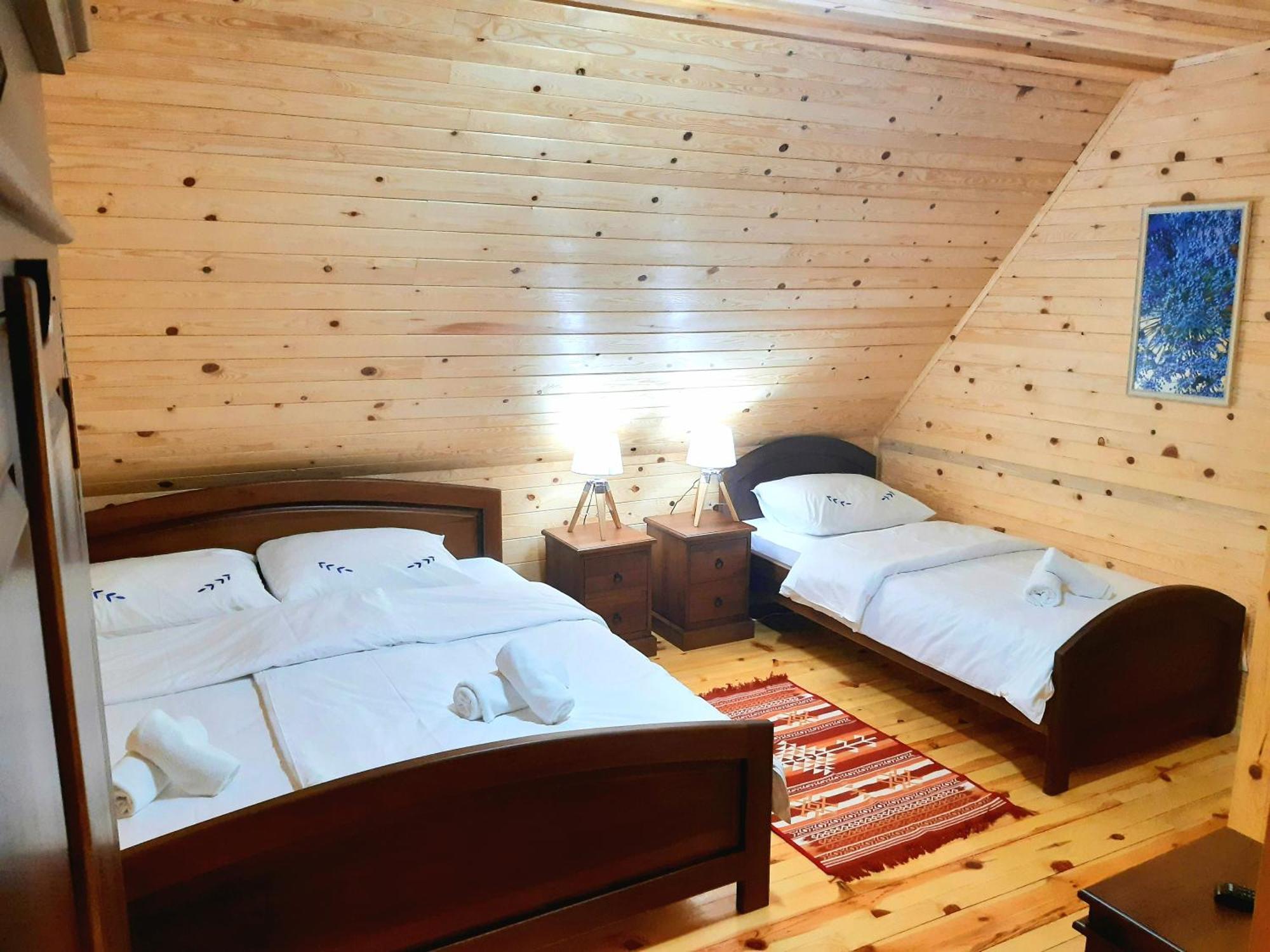 El Paso City, Zlatibor - Unique Wooden Cottages, Treehouse, Wild West Rooms, Accommodation 1-6 People 部屋 写真