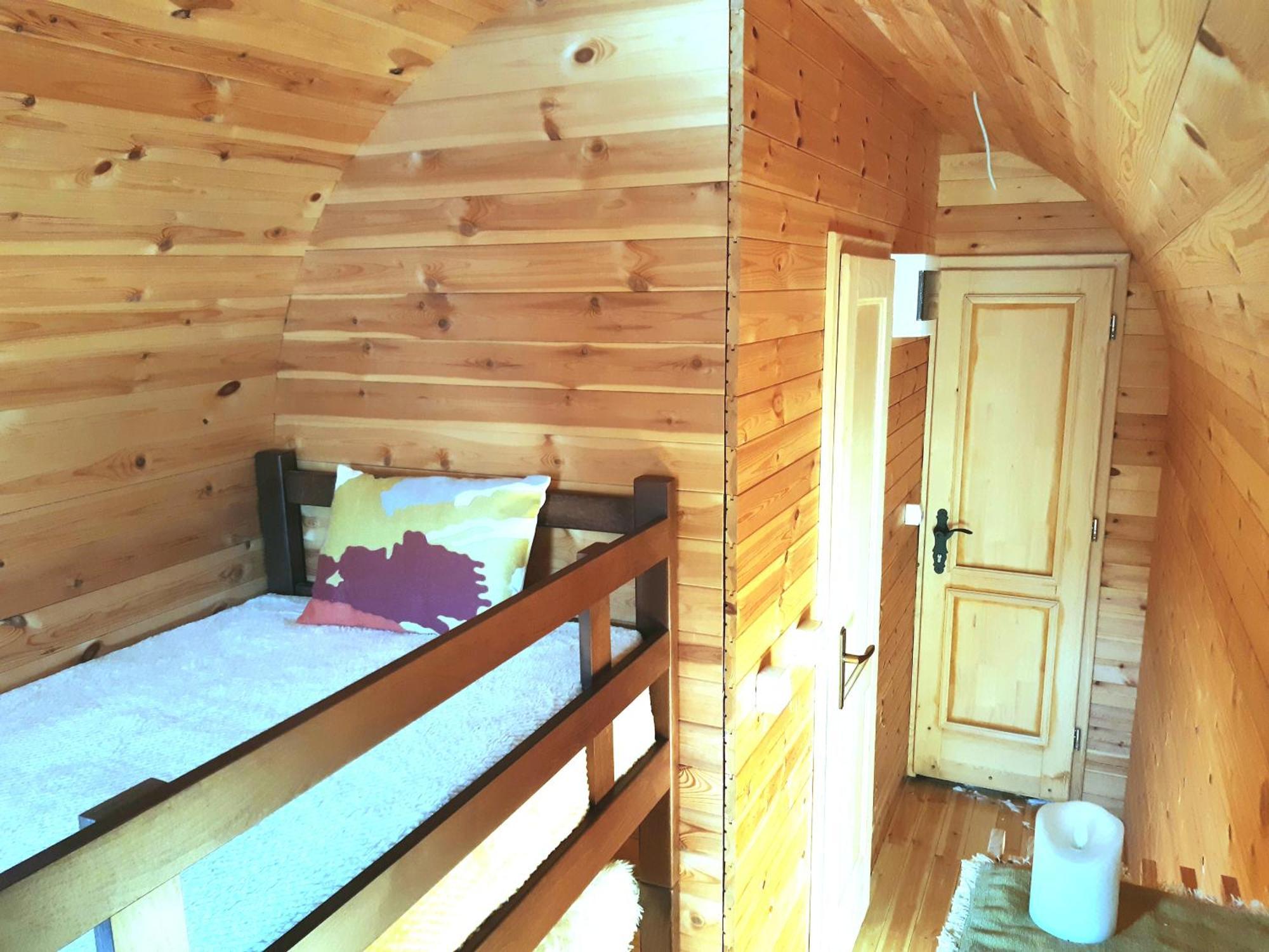 El Paso City, Zlatibor - Unique Wooden Cottages, Treehouse, Wild West Rooms, Accommodation 1-6 People 部屋 写真