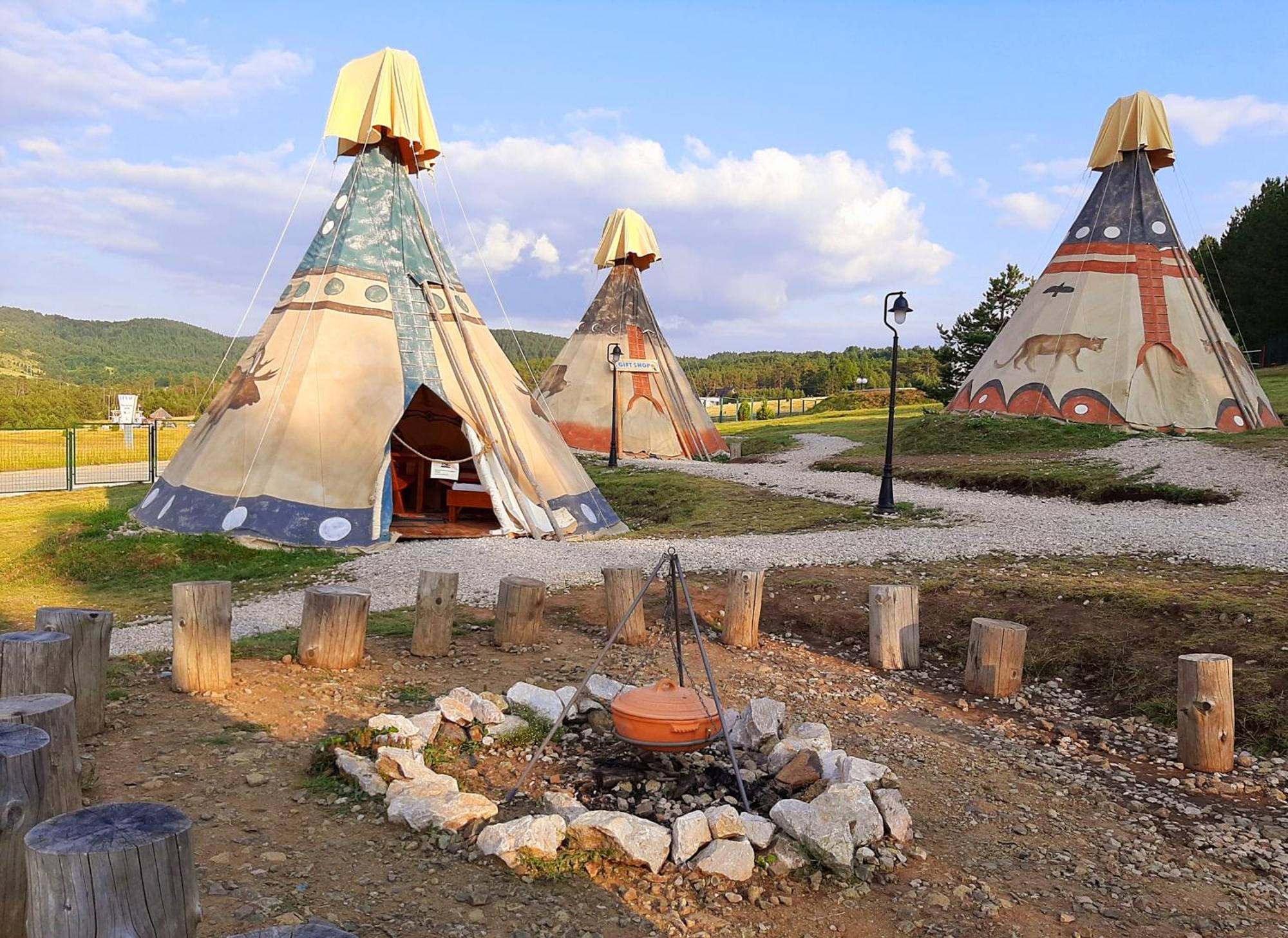El Paso City, Zlatibor - Unique Wooden Cottages, Treehouse, Wild West Rooms, Accommodation 1-6 People 部屋 写真