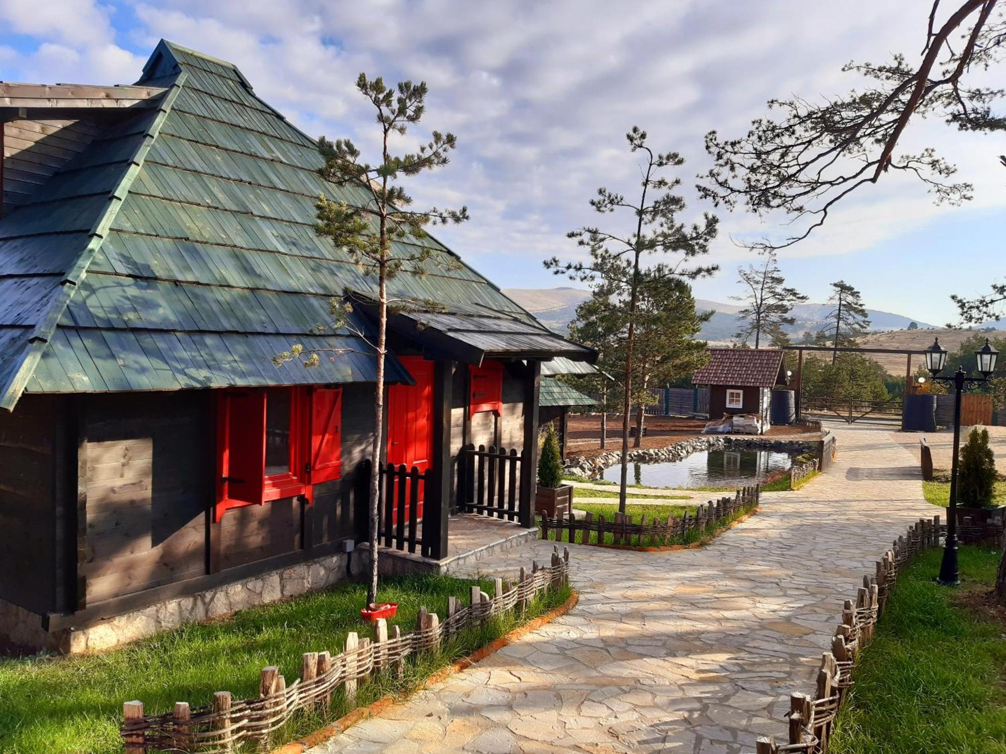 El Paso City, Zlatibor - Unique Wooden Cottages, Treehouse, Wild West Rooms, Accommodation 1-6 People エクステリア 写真