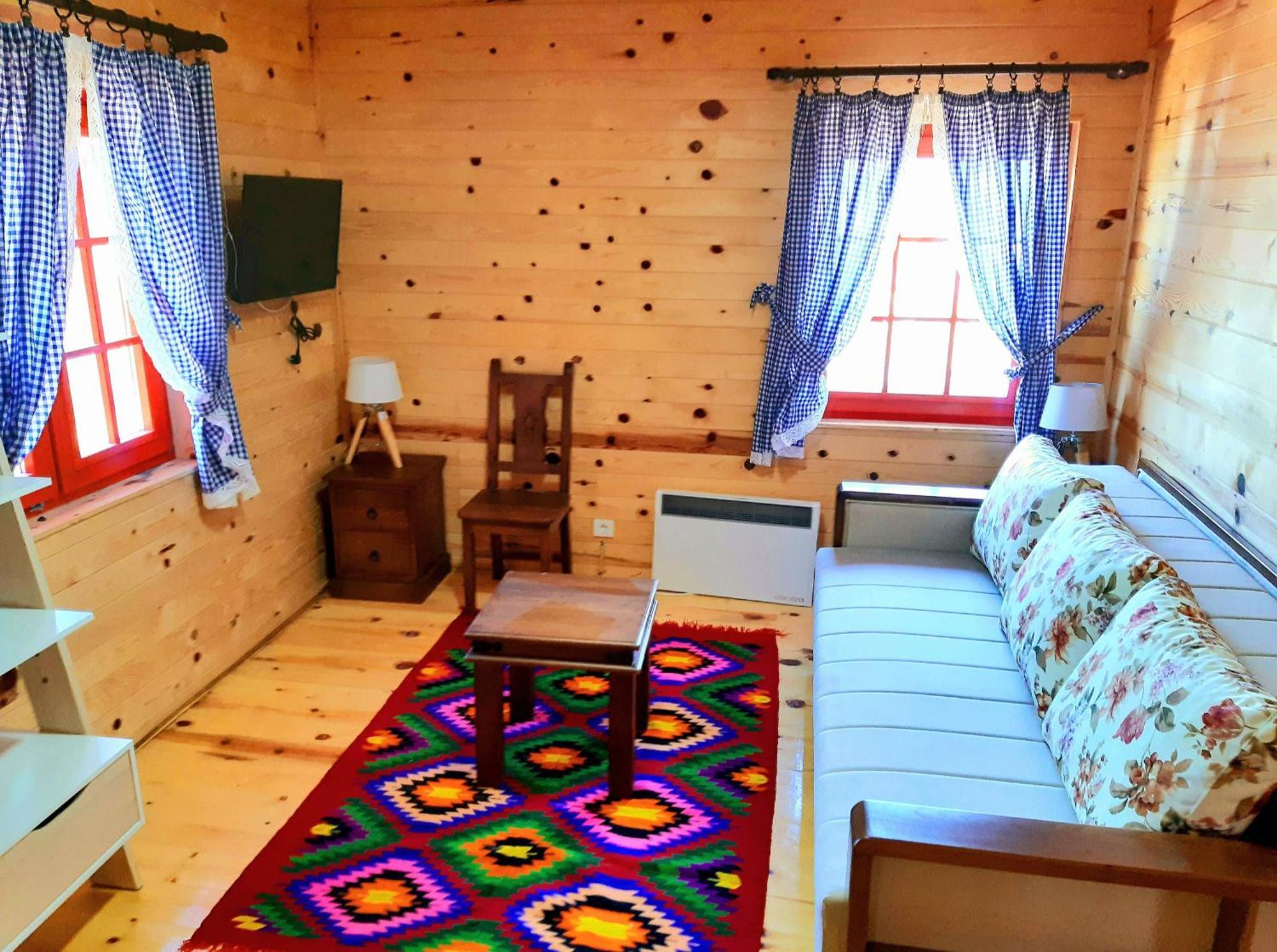 El Paso City, Zlatibor - Unique Wooden Cottages, Treehouse, Wild West Rooms, Accommodation 1-6 People 部屋 写真