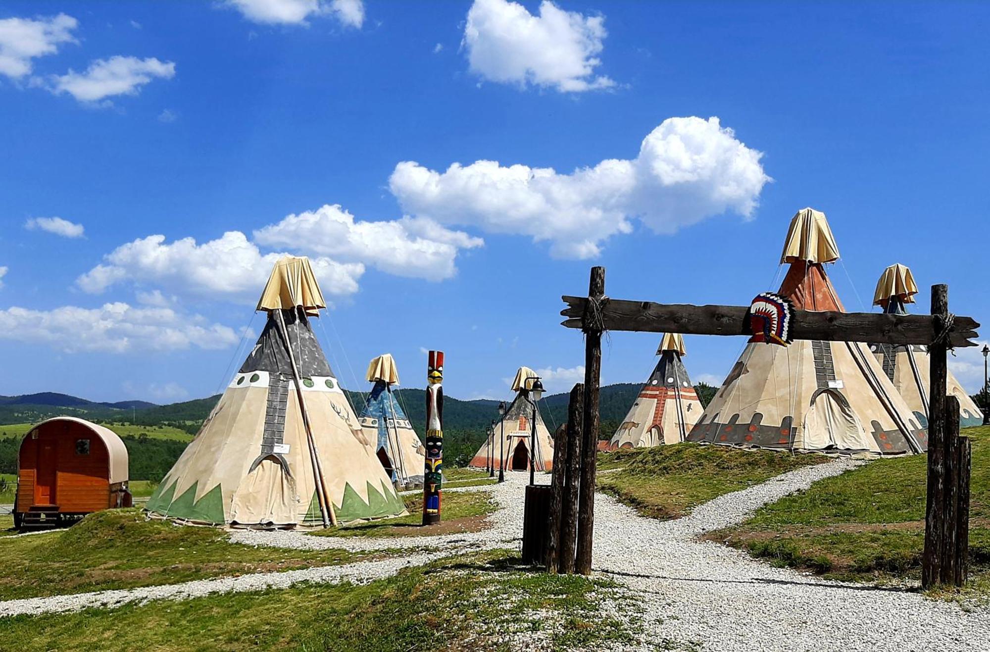 El Paso City, Zlatibor - Unique Wooden Cottages, Treehouse, Wild West Rooms, Accommodation 1-6 People 部屋 写真